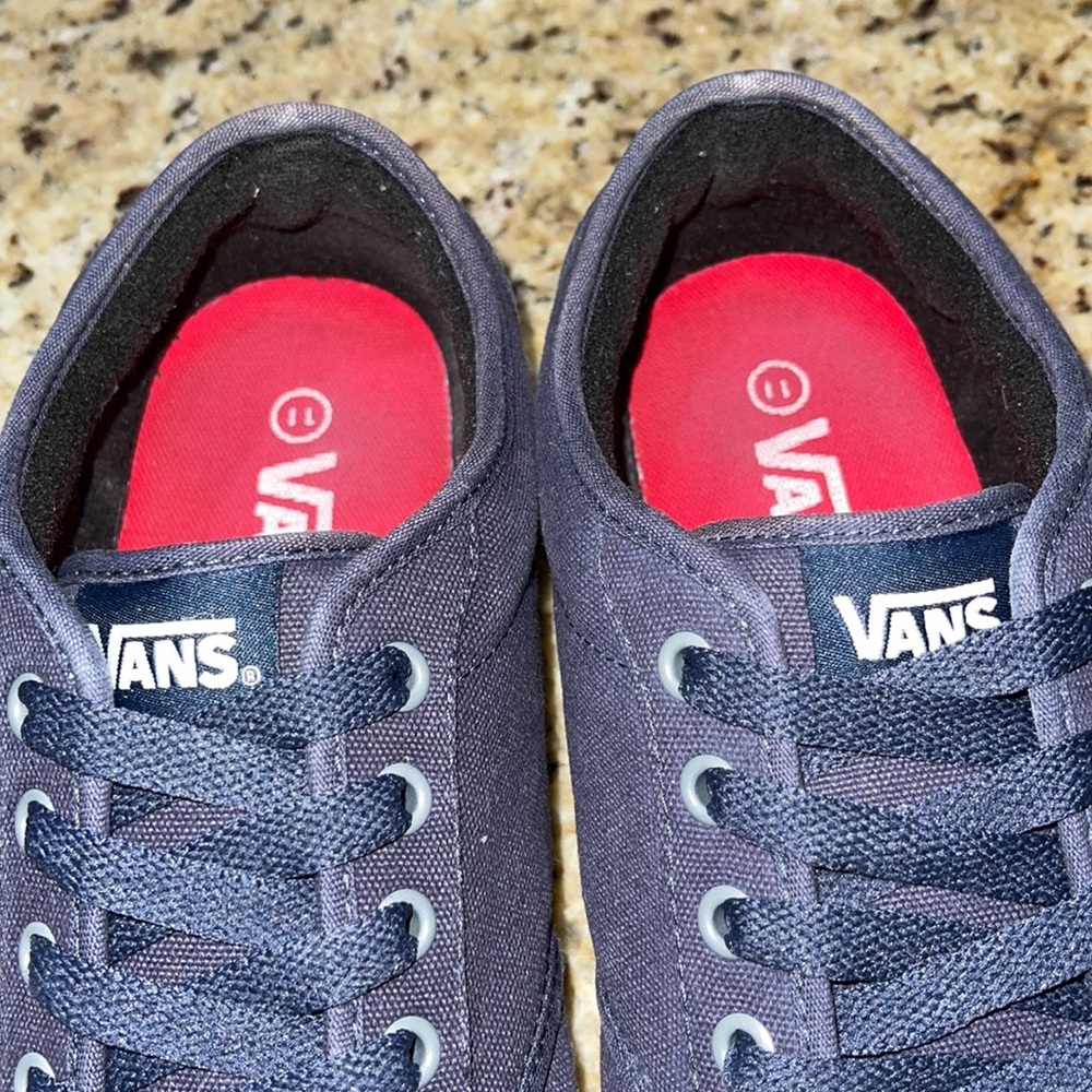 Vans - Picture 2 of 9